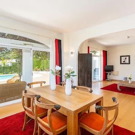 Pugna Private Pool, Parking, Bbq, Sauna فيلة بينالماذينا